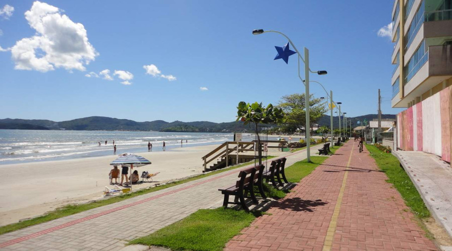 ¿Dónde comprar recuerdos en la playa de Meia para regalos?